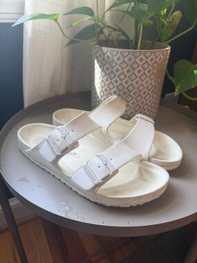 Birkenstock / 9 / EVA White Arizona Sandals Beach Pool Comfy Neutral Minimalist